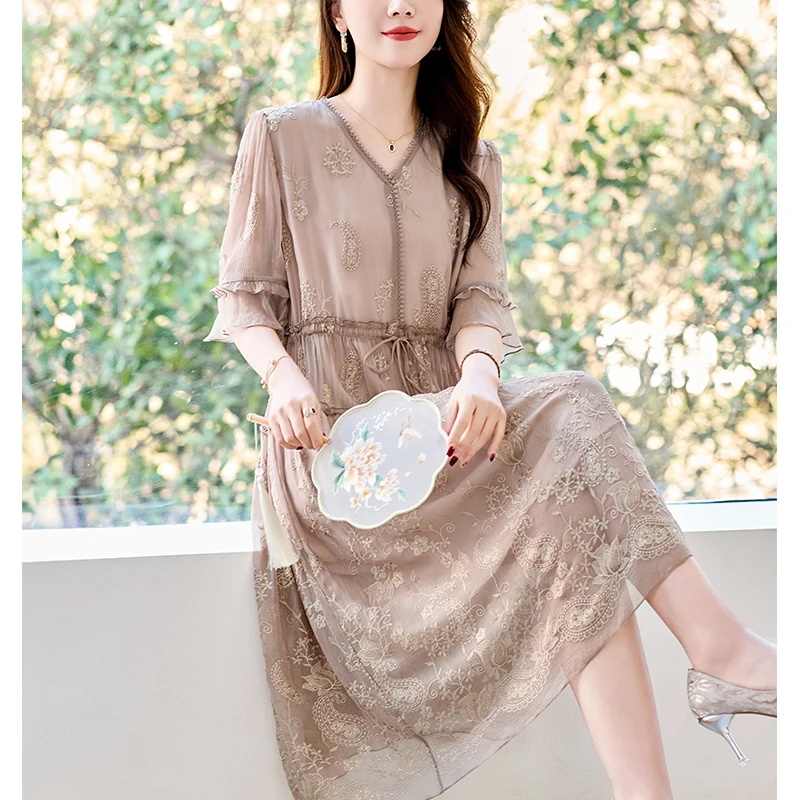 【吕先生专属】水墨佳人文艺浪漫绣花桑蚕丝顺纡刺绣连衣裙82497010