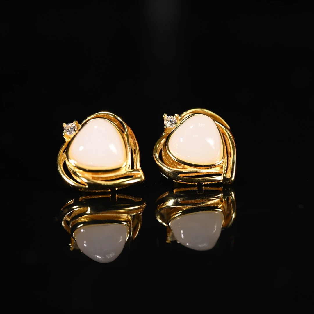 LOT8838 2510270074和田玉耳饰/保利