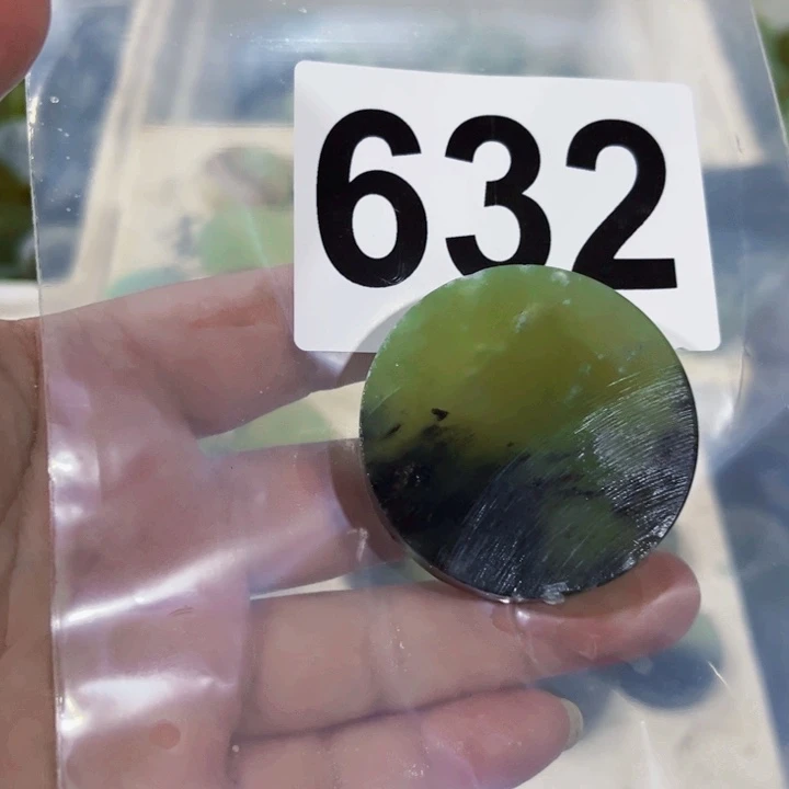 呜***人蛇纹石玉未镶嵌珠宝半成品