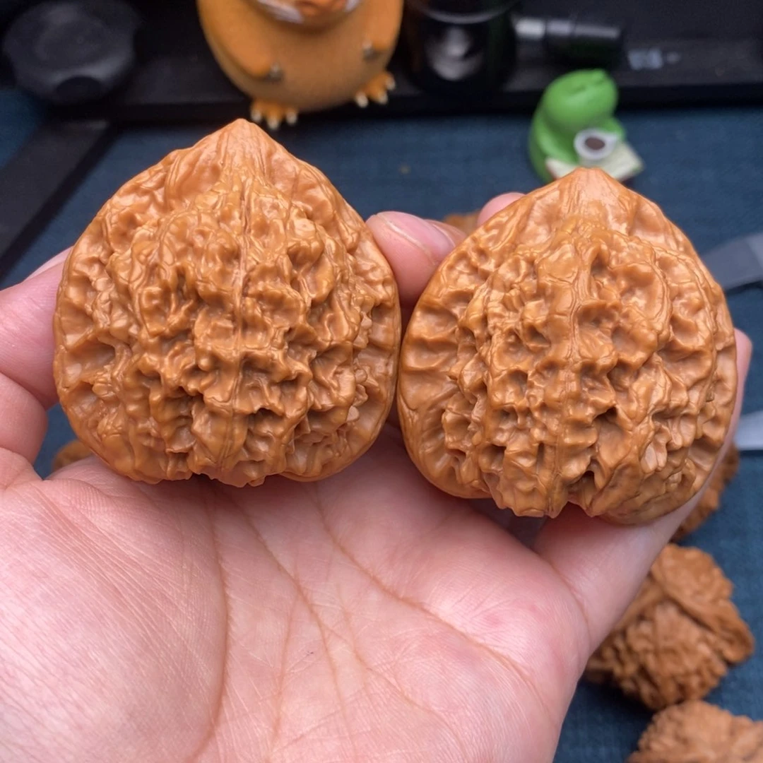 文玩核桃把件50原桩麒麟纹官帽全品59克