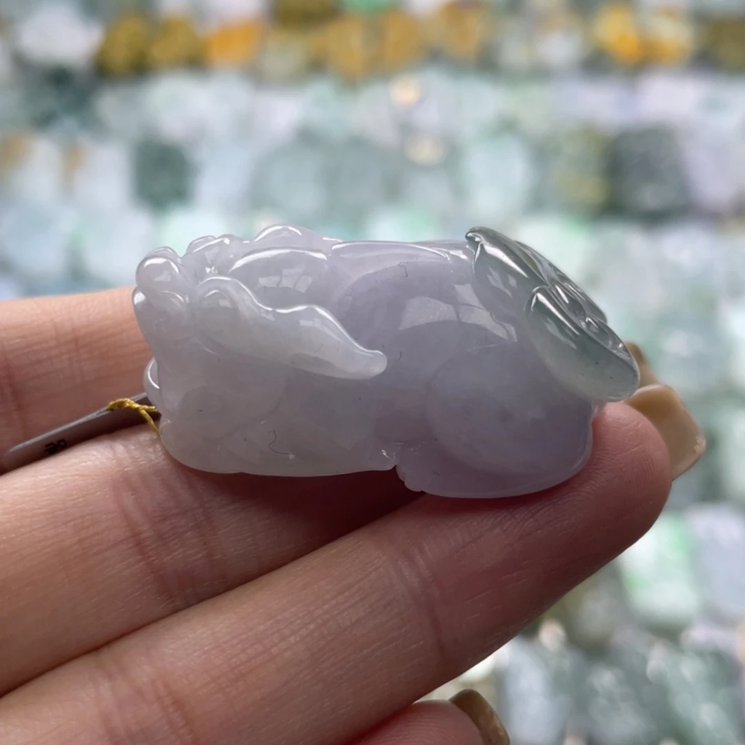 翡翠未镶嵌颈饰貔貅
