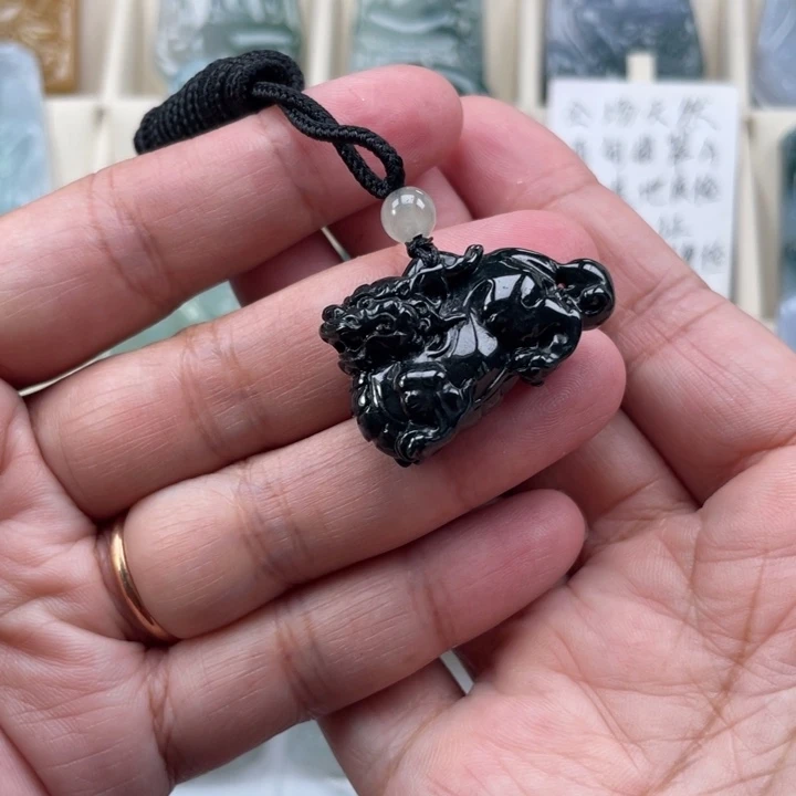 翡翠未镶嵌颈饰玉