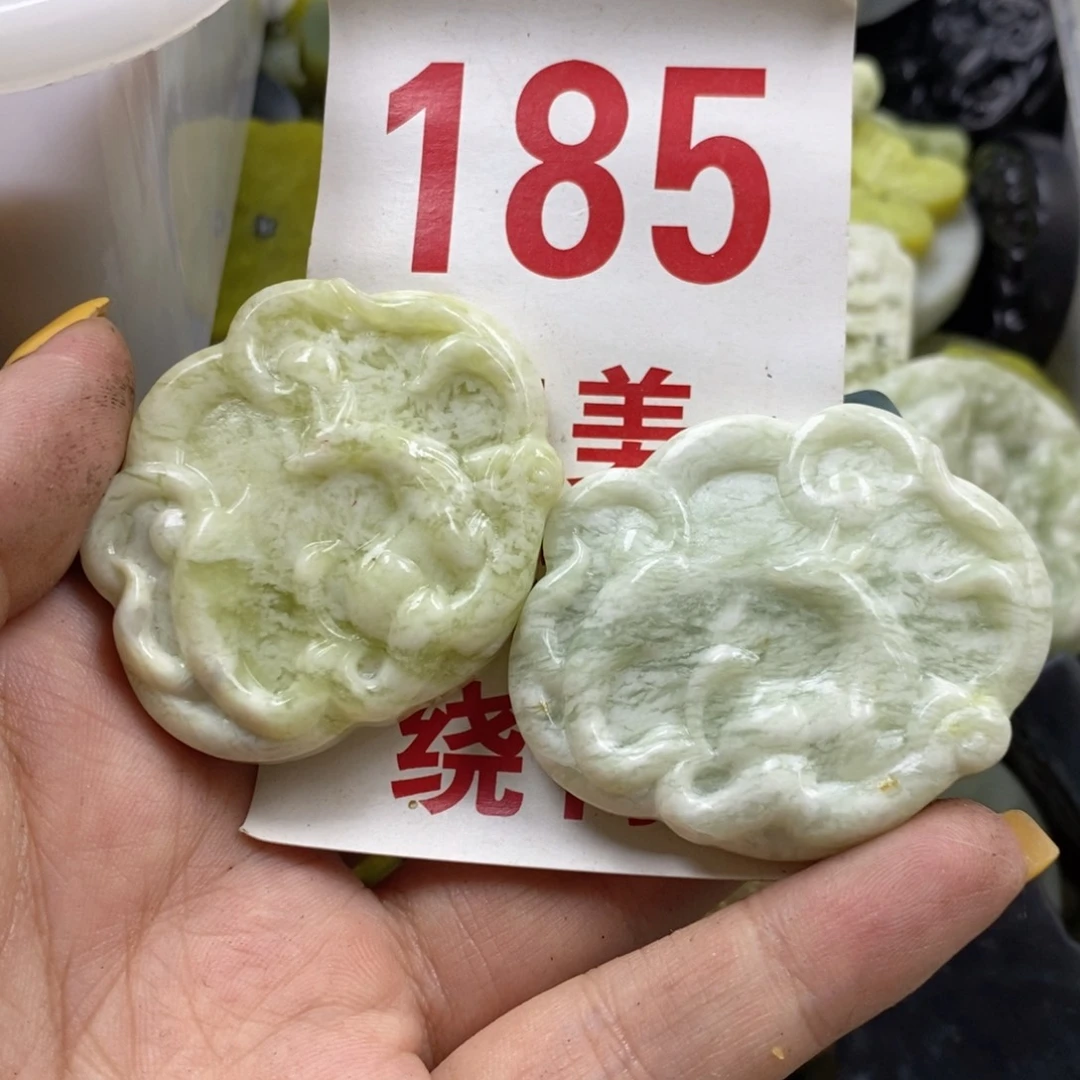 蛇纹石玉未镶嵌挂坠