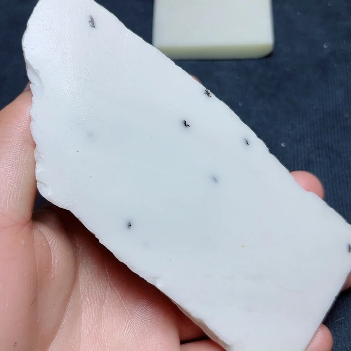 未镶嵌和田玉（糖玉）珠宝奇石