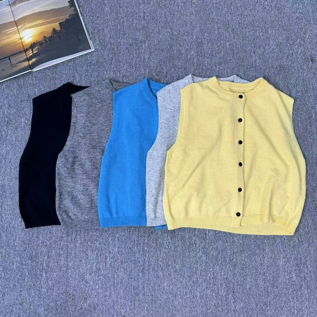 13235余小鱼【四季有时】五色单排扣圆领休闲温柔休闲马甲背心女装