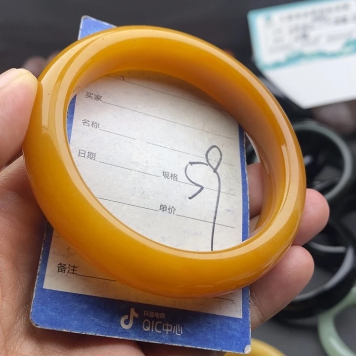 未镶嵌手镯石英质玉