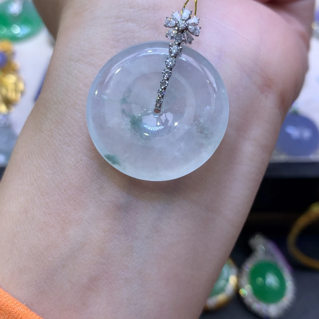 翡翠18K金镶嵌颈饰