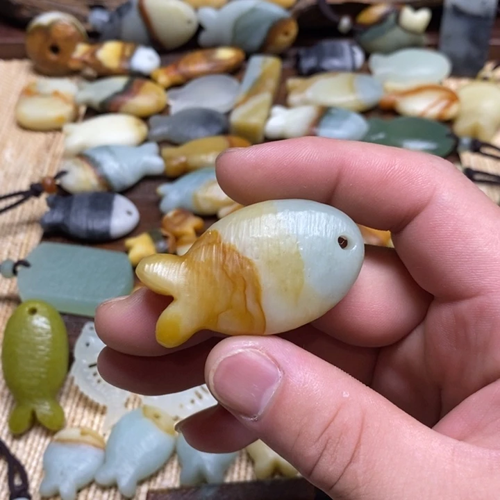 猫****蛇纹石玉未镶嵌颈饰
