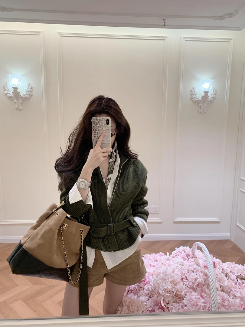 2025秋季新款韩系绑带立领设计感针织毛衣长袖衬衫高腰短裤三件套