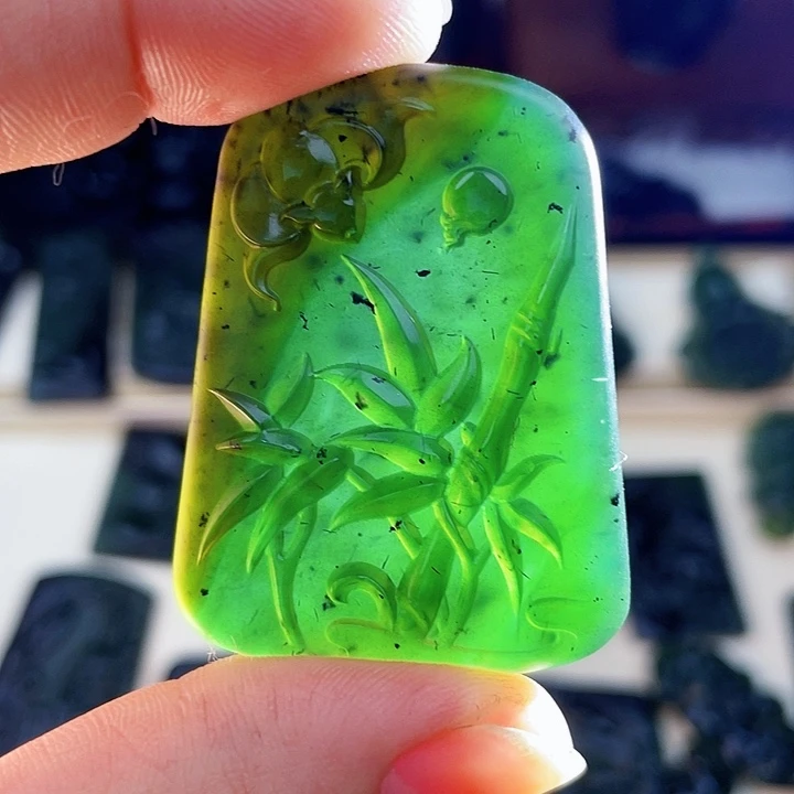 蛇纹石玉未镶嵌挂件