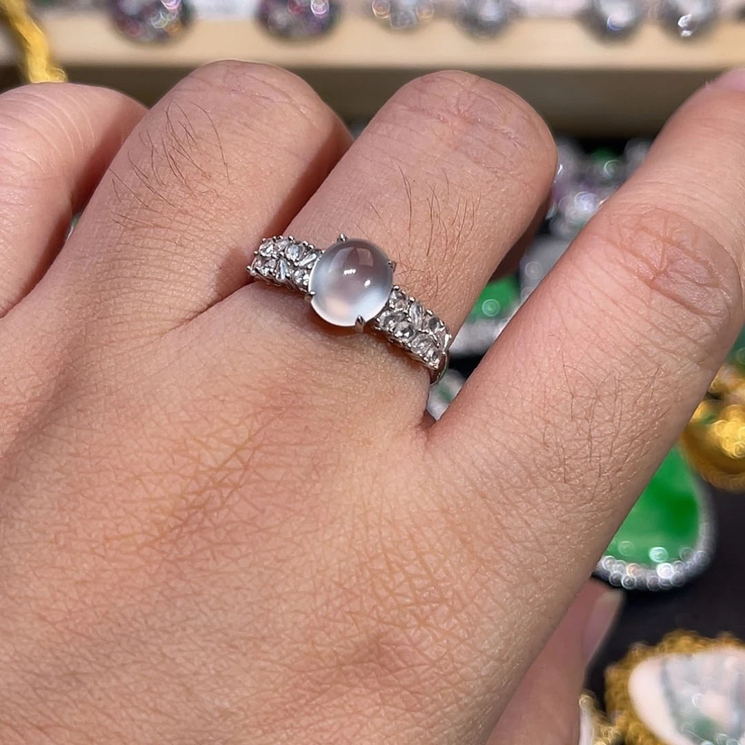 翡翠18K金镶嵌戒指玻璃种冰蛋