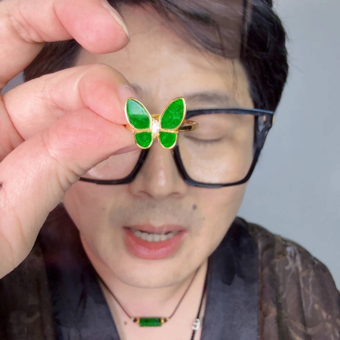 颈饰未镶嵌翡翠一件