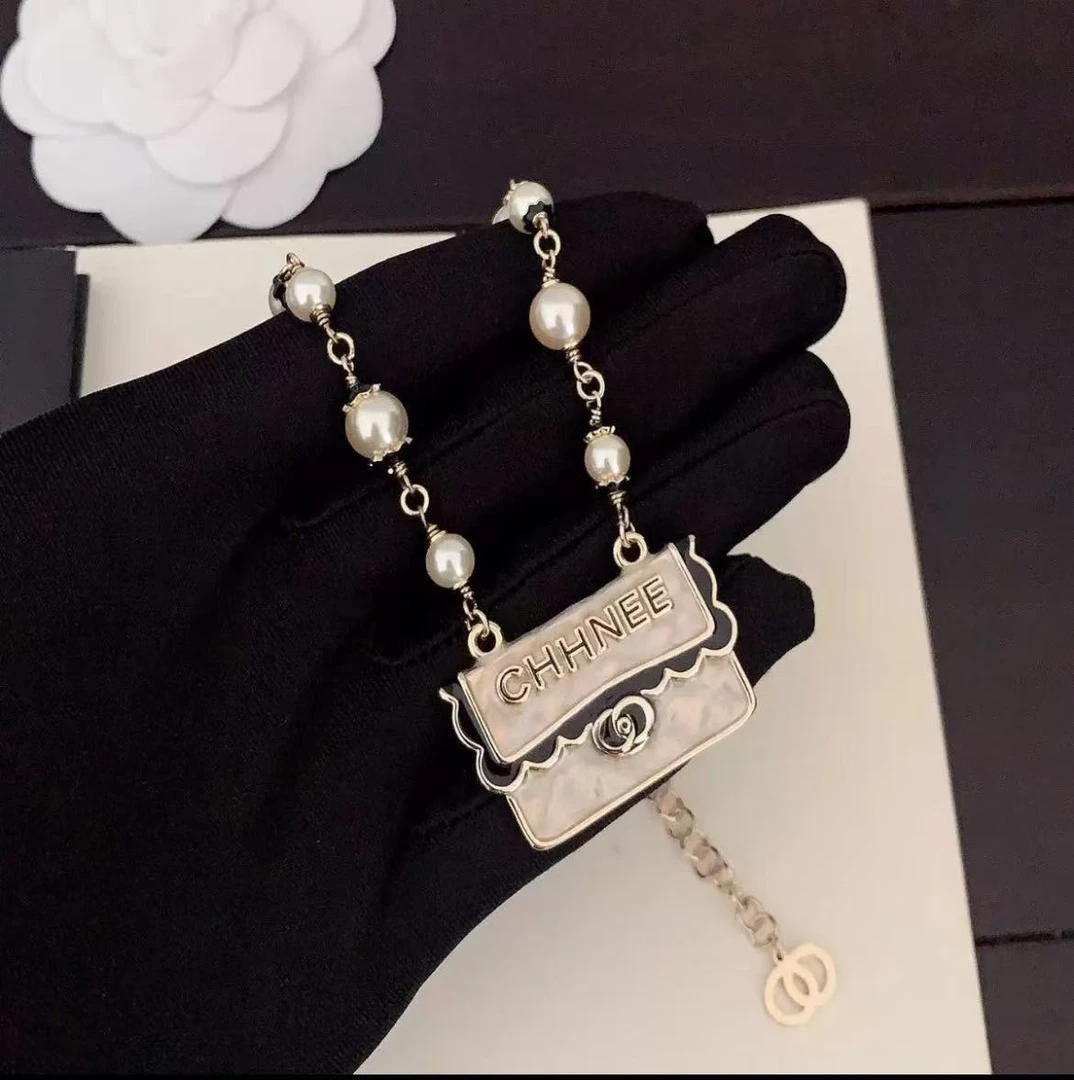 铜合金珐琅项链 荷叶边包包珍珠项链双C轻奢高级设计款小众项链女
