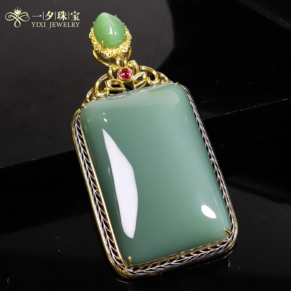【一夕珠宝】18K和田玉粉青无事牌吊坠气质百搭大气珠宝多样性发一