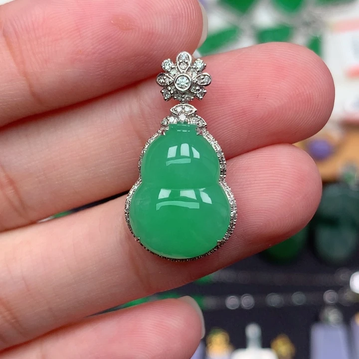 颈饰18K金镶嵌翡翠翡翠