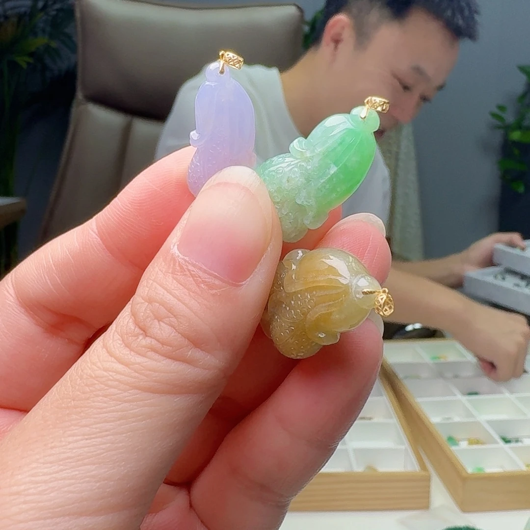 翡翠18K金镶嵌吊坠(不含链)多样性发货其一