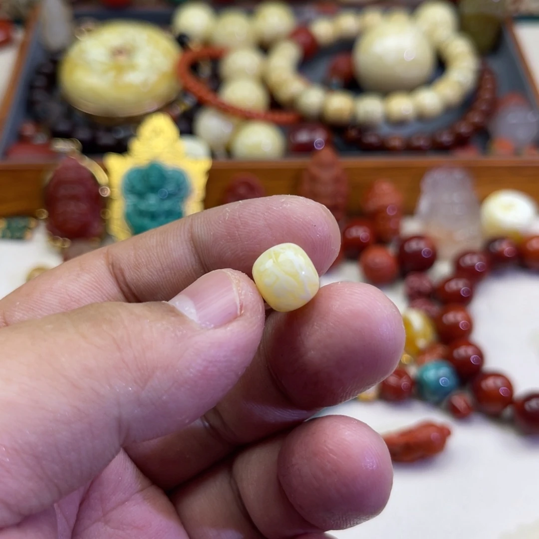 琥珀未镶嵌珠宝奇石18