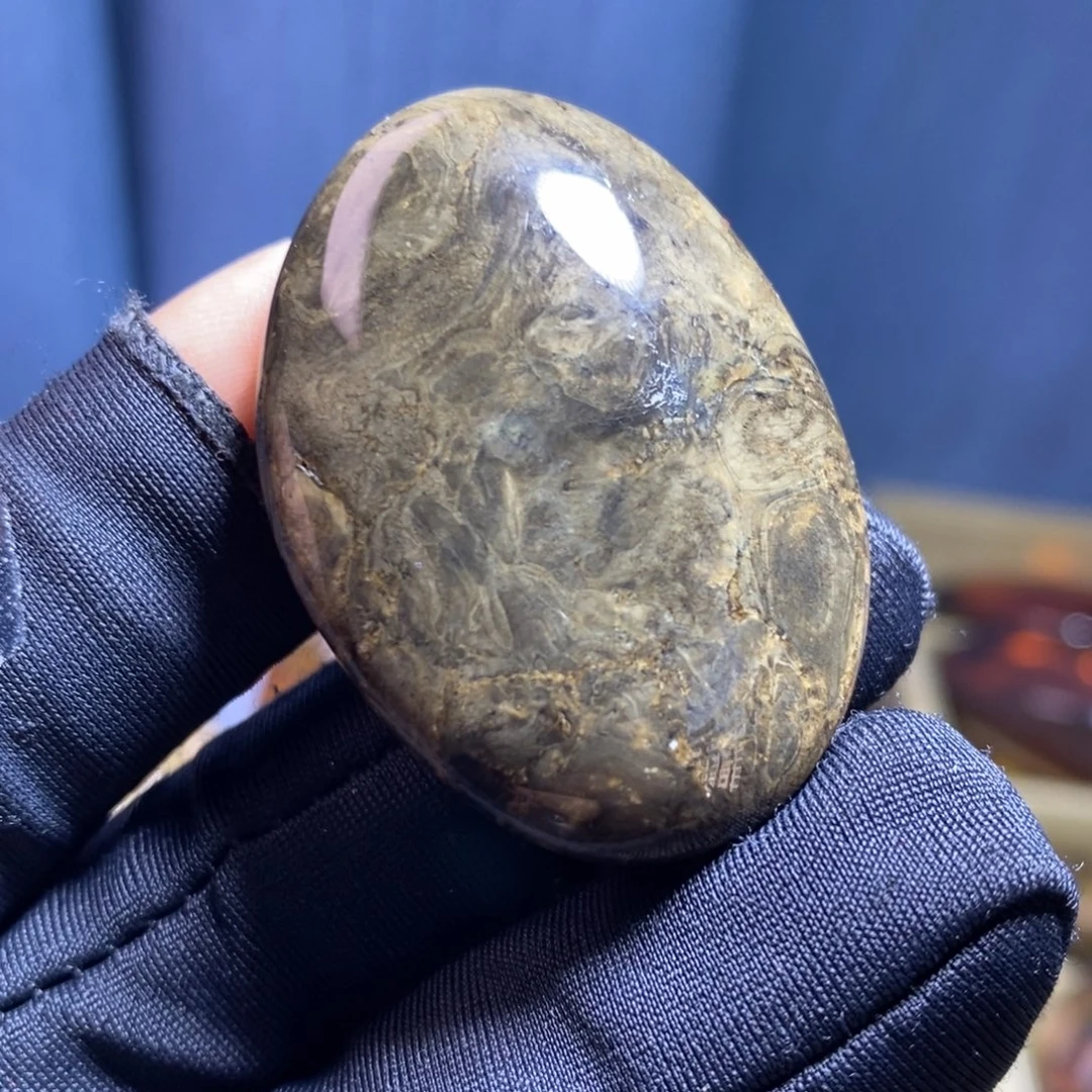 琥珀未镶嵌裸石……