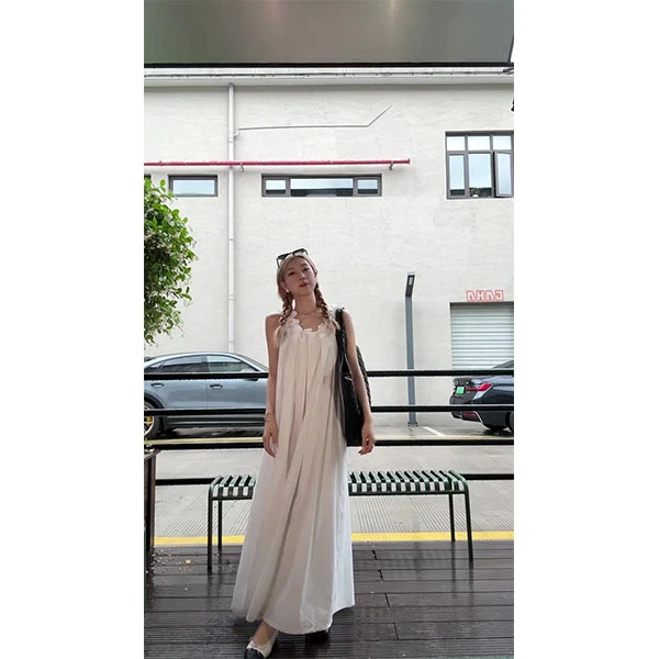 法式海边度假连衣裙仙气飘飘白色吊带长裙海岛明媚穿搭丁达尔裙夏