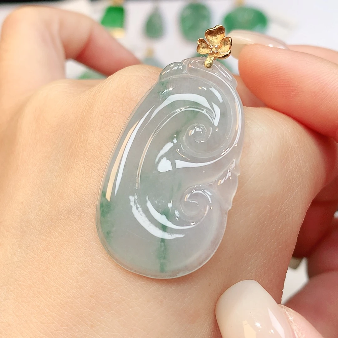 翡翠18K金镶嵌颈饰