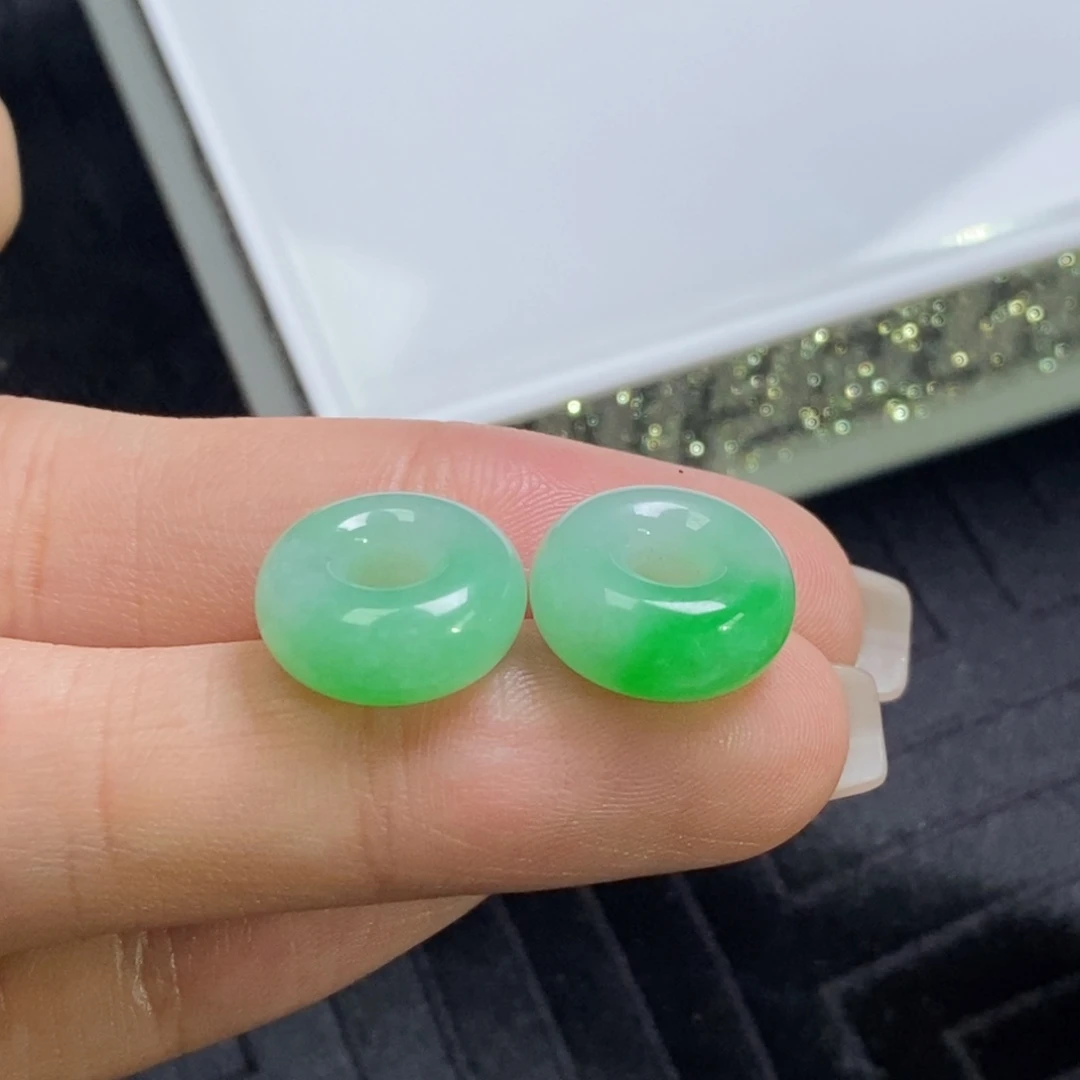 未镶嵌翡翠耳饰飘一抹色轮胎圈