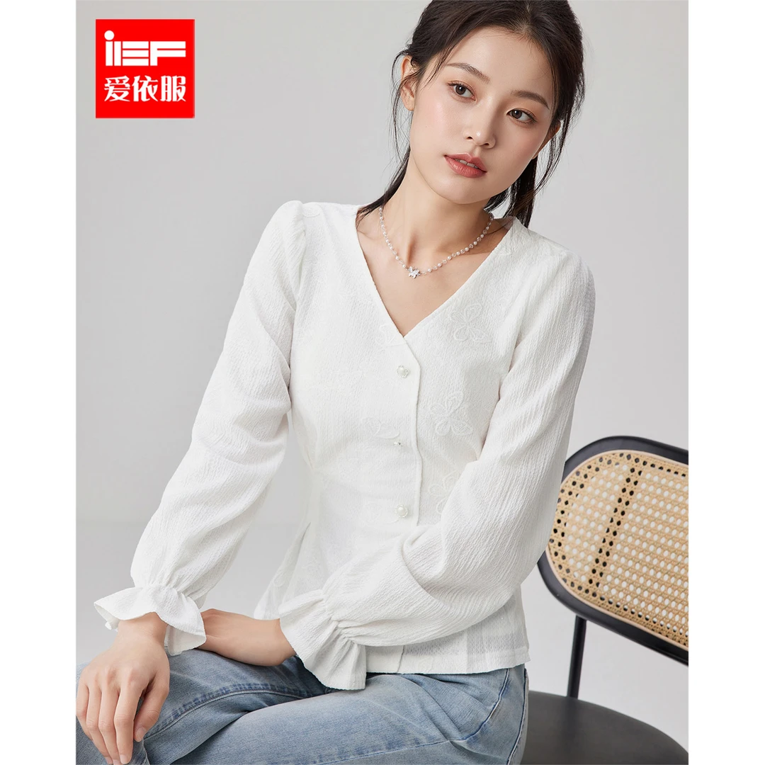 IEF/爱依服2025春季新款法式田园温柔淑女风气质V领上衣欧若风