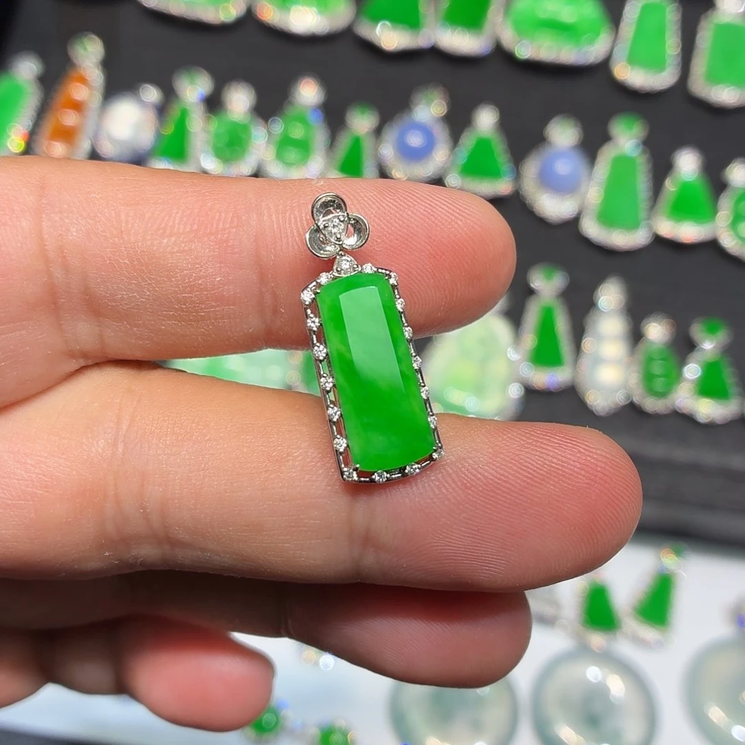 翡翠18K金镶嵌颈饰天然（48小时鉴赏期）