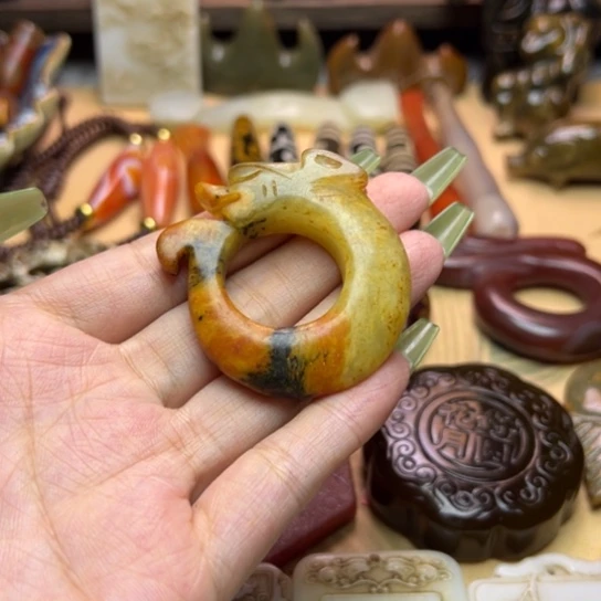 蛇纹石玉未镶嵌颈饰