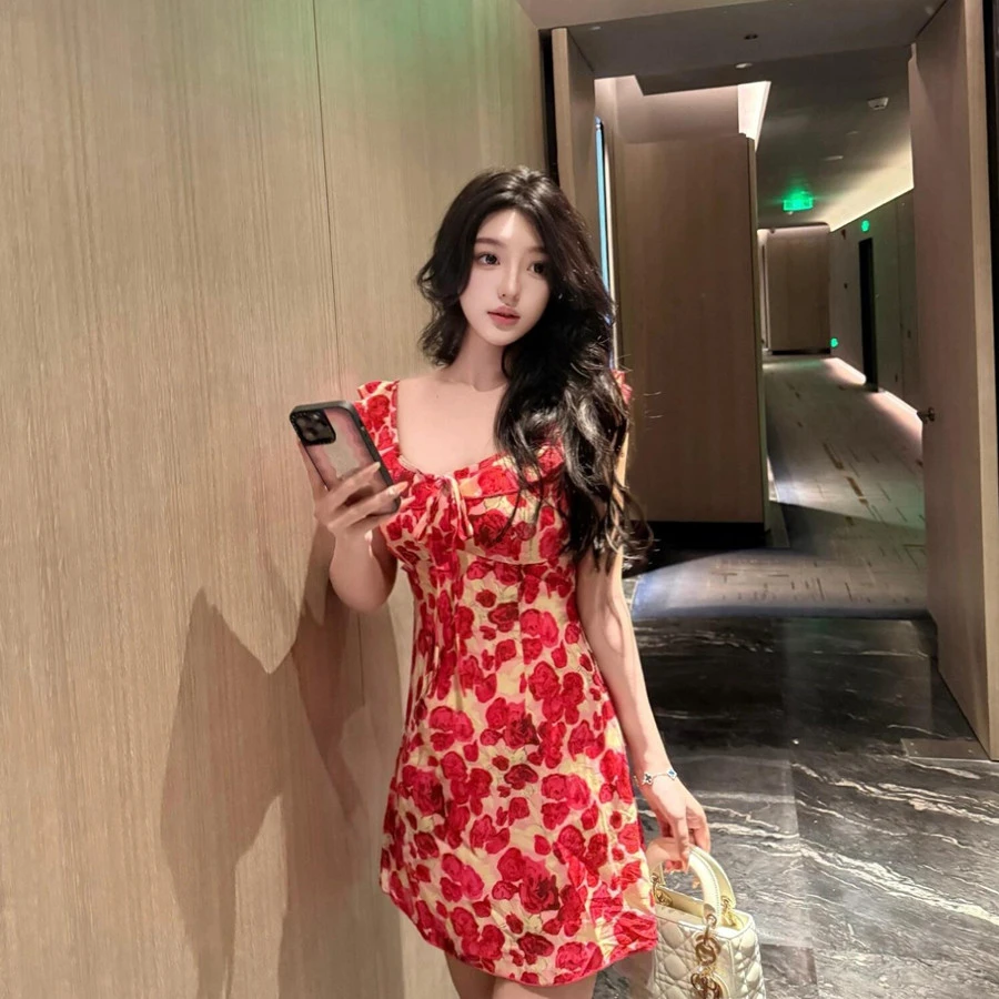 蔷薇玫瑰法式少女感印花度假吊带裙甜美仿缎面荷叶边小飞袖连衣裙