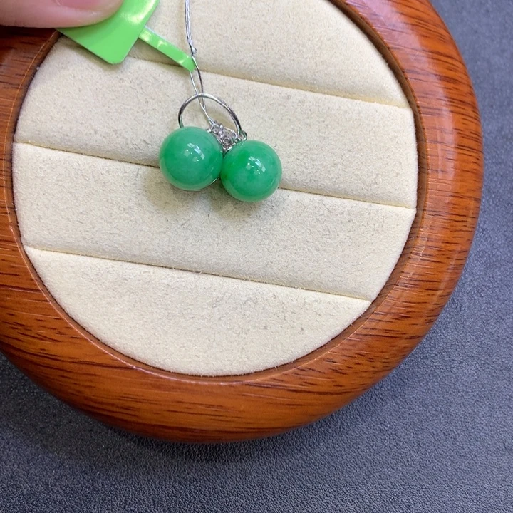 翡翠18K金镶嵌颈饰翡翠