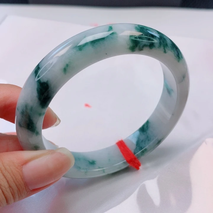 翡翠手镯未镶嵌55圈