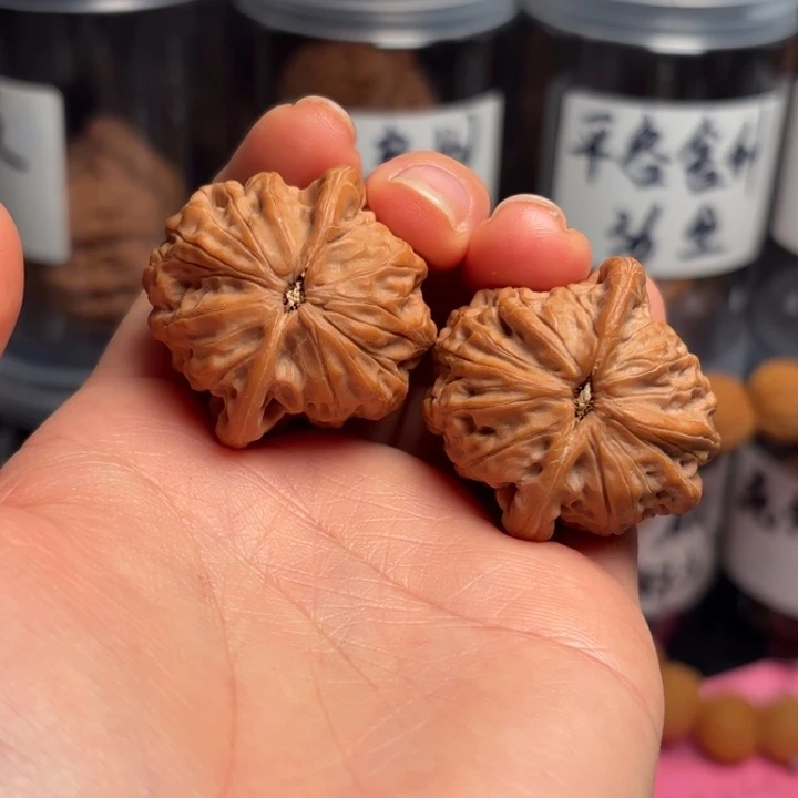 桃核吊坠36。 云雾山