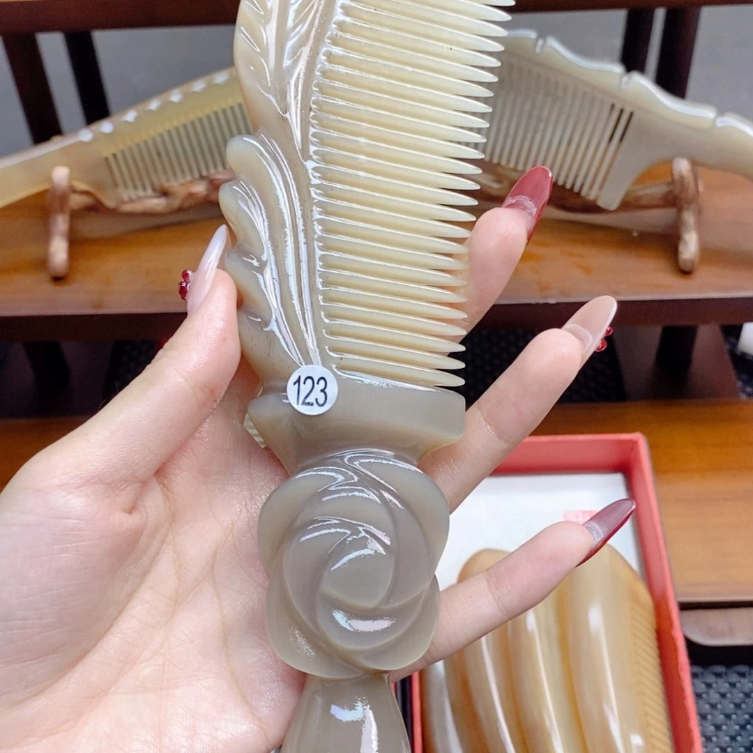 纯手工制作纯牛角梳子