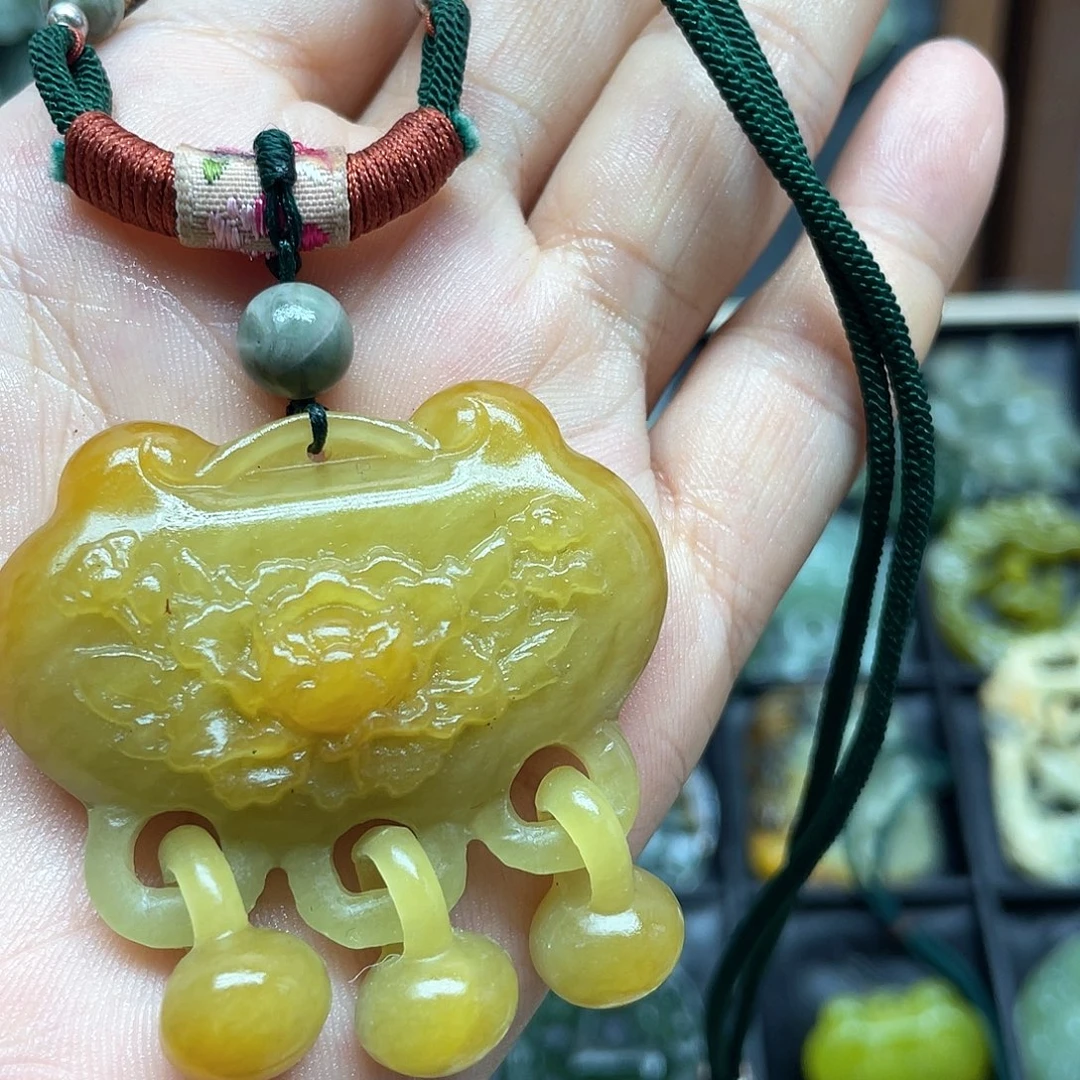 合金蛇纹石玉颈饰