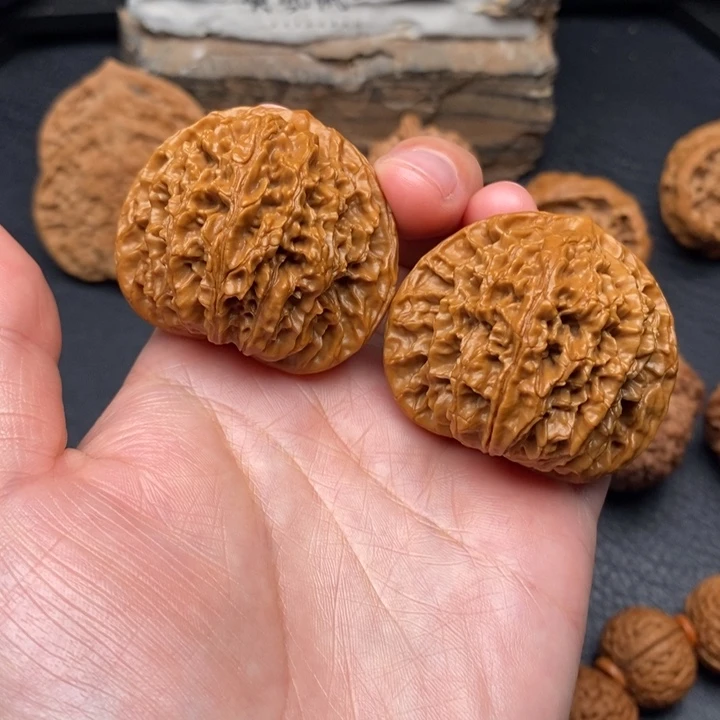 桃核把件啊***?啊43盘龙纹