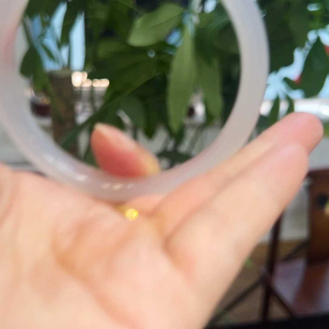 魏***淼玛瑙/玉髓未镶嵌手镯