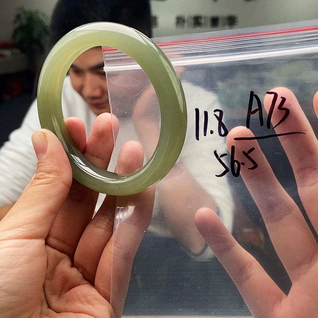 和田玉未镶嵌手镯拍一发一