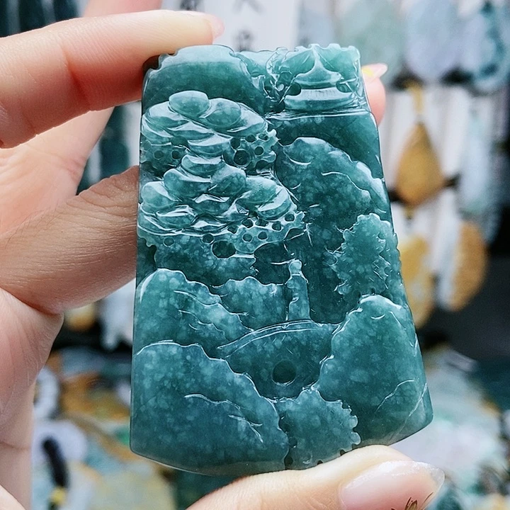 颈饰足铂镶嵌翡翠翡翠