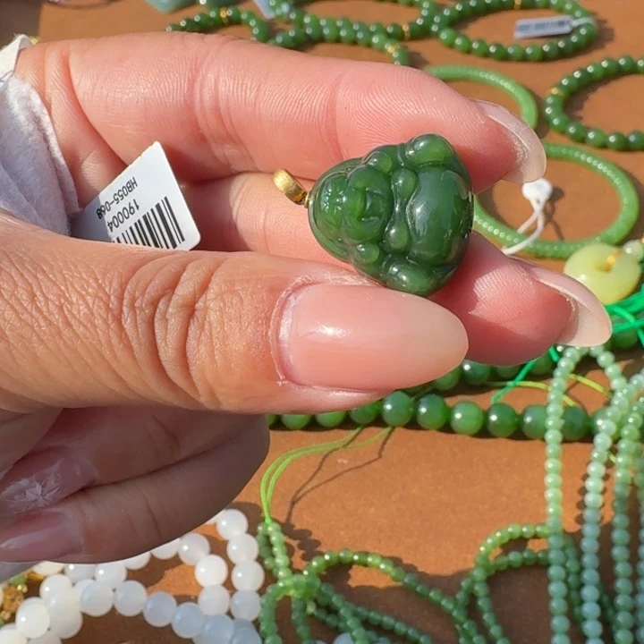 和田玉18K金镶嵌颈饰冉冉