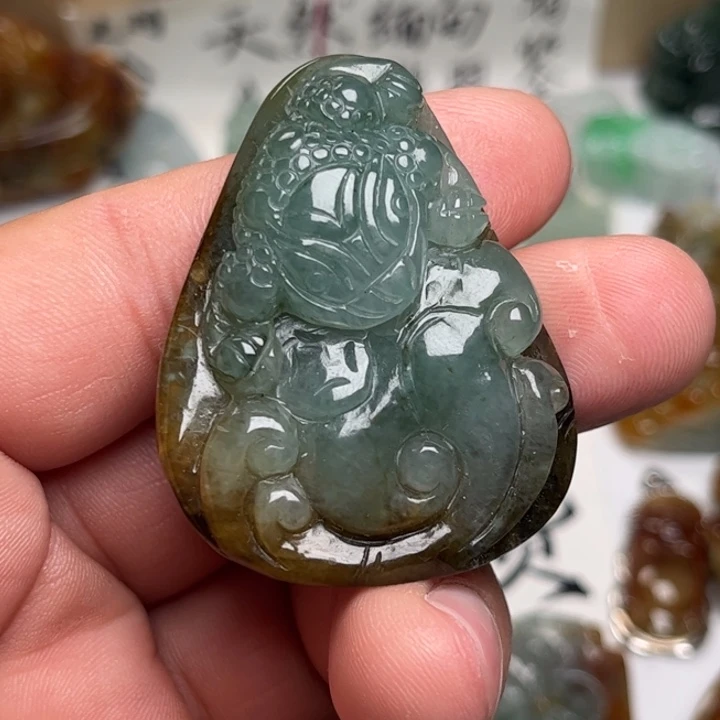 翡翠未镶嵌颈饰金蟾