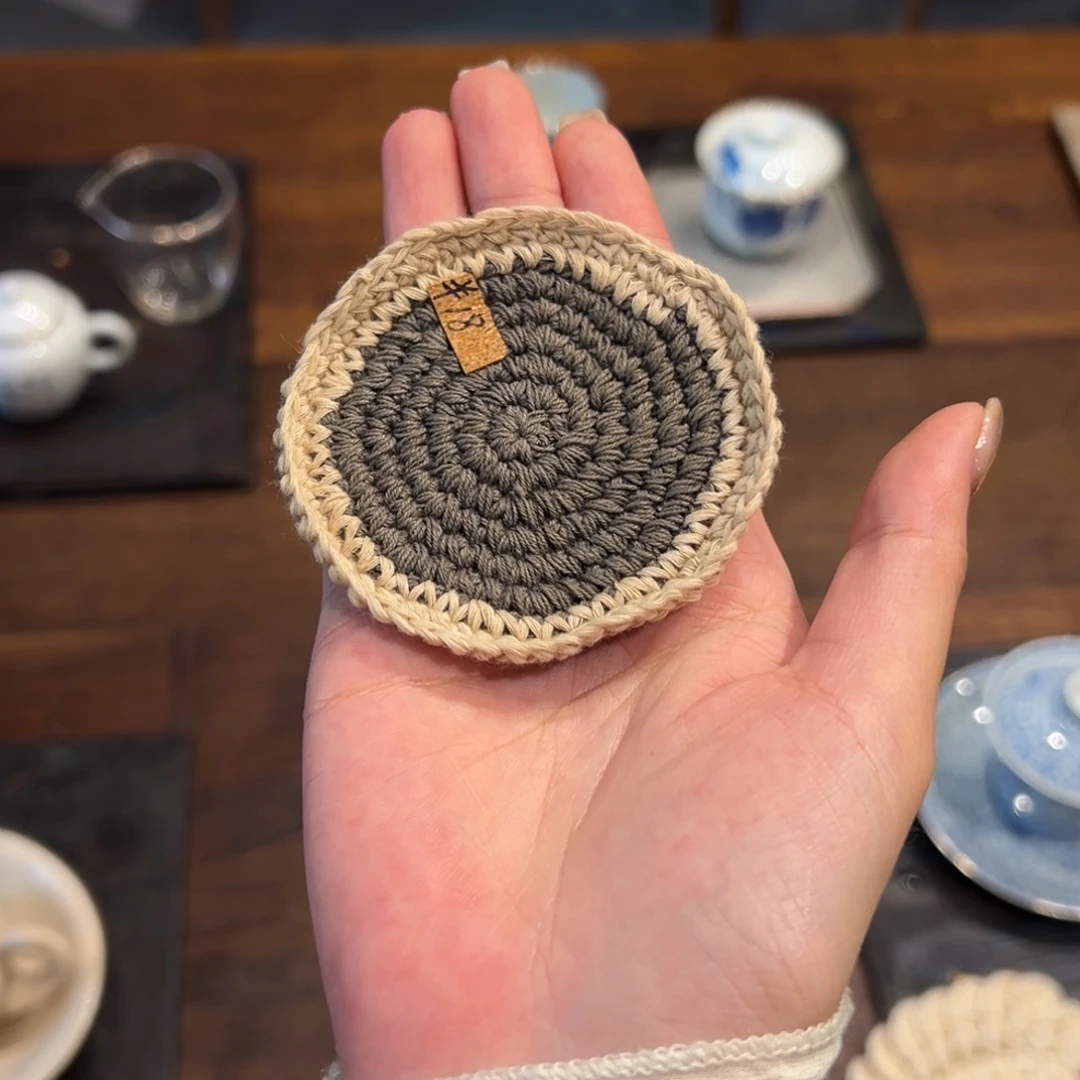 瓷片陶瓷。      陶瓷。