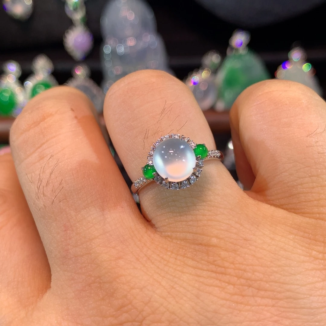 颈饰18K金镶嵌翡翠