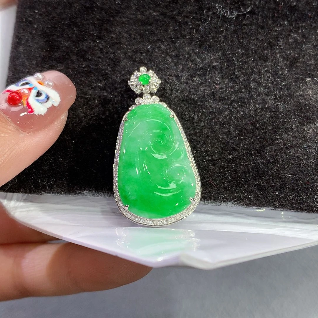 翡翠吊坠(赠链)18K金镶嵌