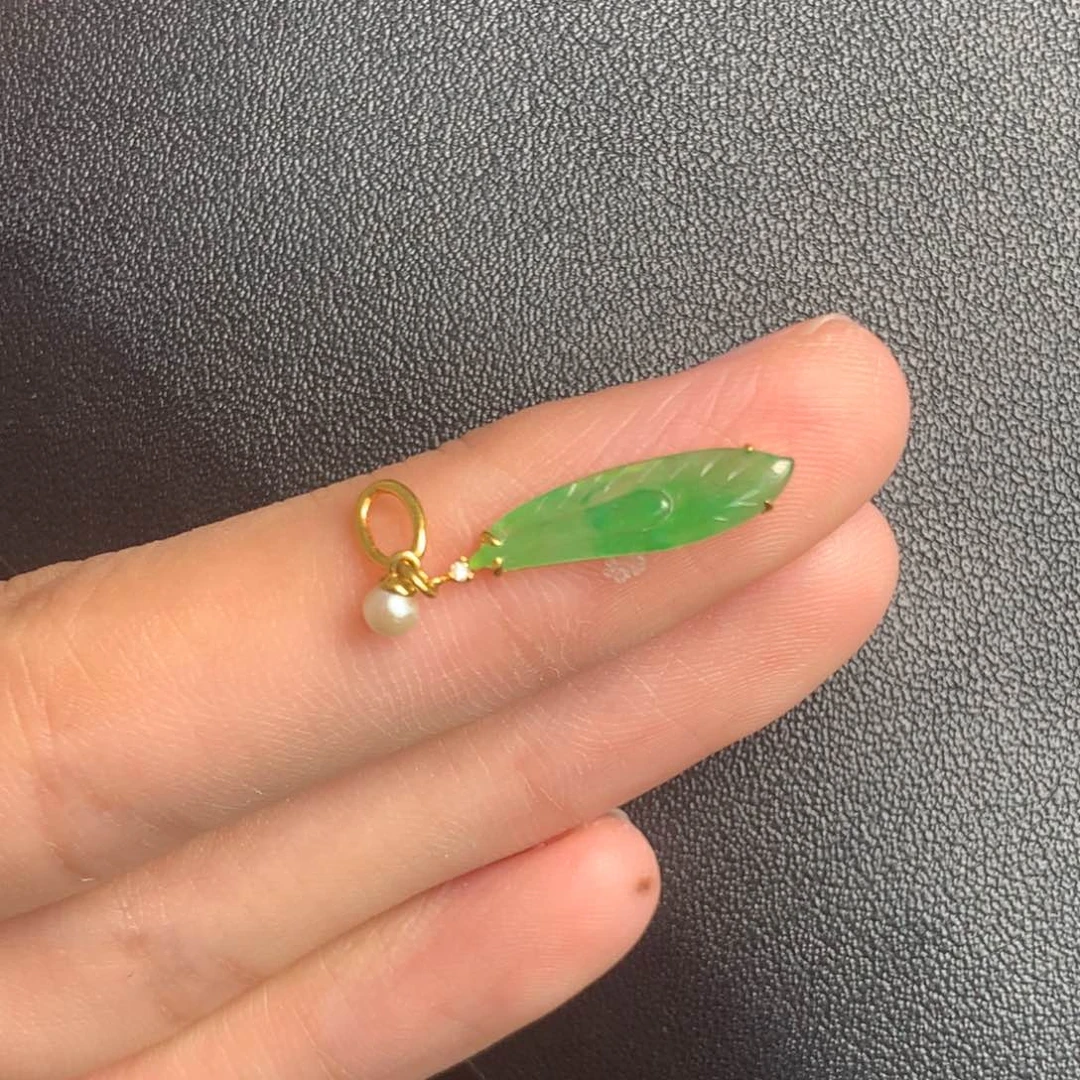 未镶嵌挂件翡翠尺寸：24.7/4.4/2.1