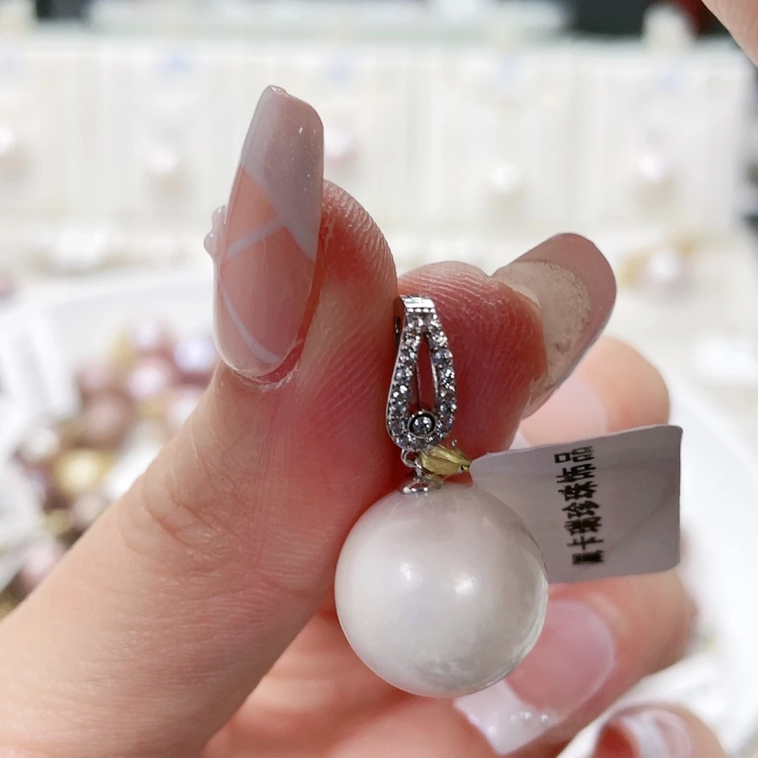 淡水珍珠吊坠(赠链)未镶嵌