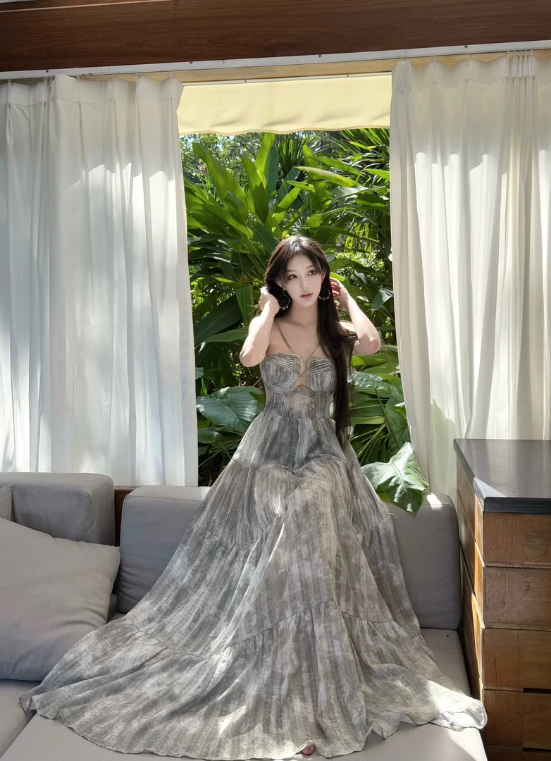 Gabby 2025出游度假高级设计感吊带连衣裙女L1279