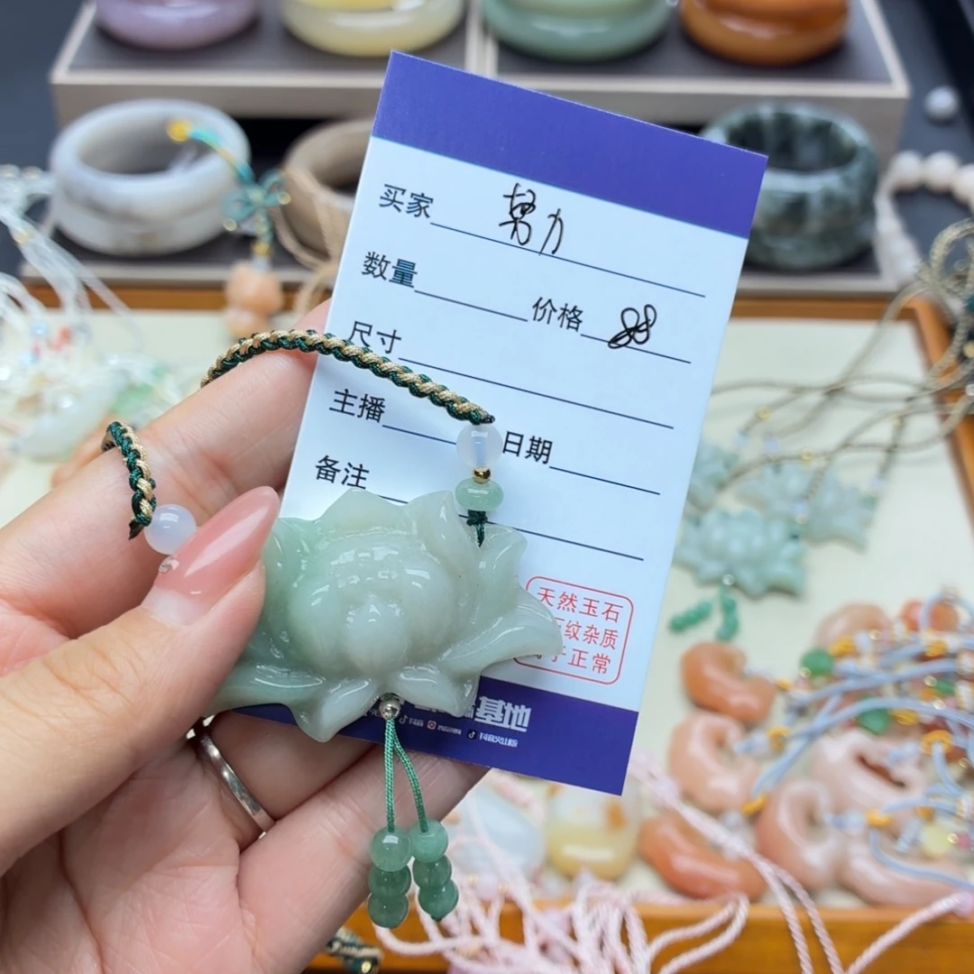 努***昝石英岩玉未镶嵌手镯