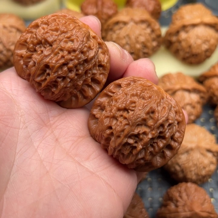 文玩核桃吊坠血麒麟42精品