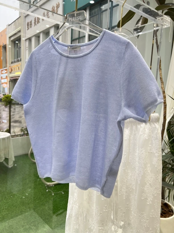 百搭蓝色针织短袖