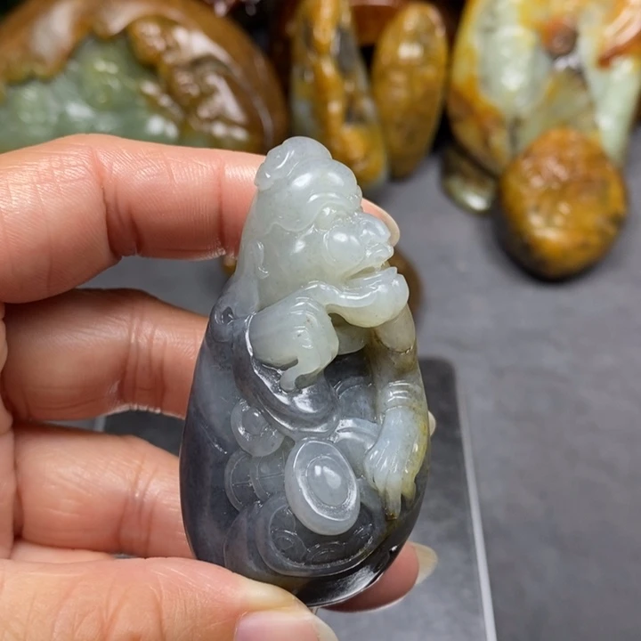 和田玉未镶嵌把件